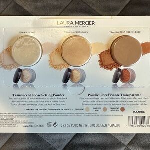 Laura Mercier Translucent Loose Setting Powder
THE ICONIC SETTING POWDER